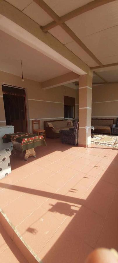 Guest House Aferdita Beqiri ベラト エクステリア 写真